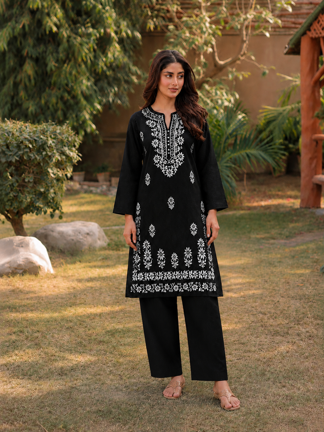 2 Pc Stitched Lawn Suit - PRET - D-05-BLK
